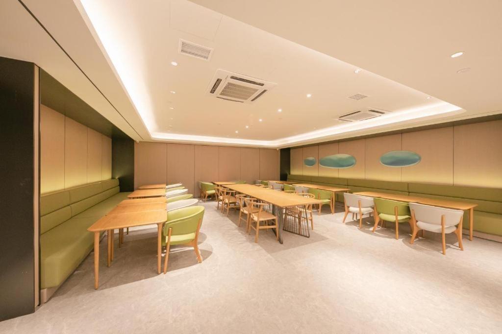 Ji Communication Chaoyang Bei Road Hotel 3*